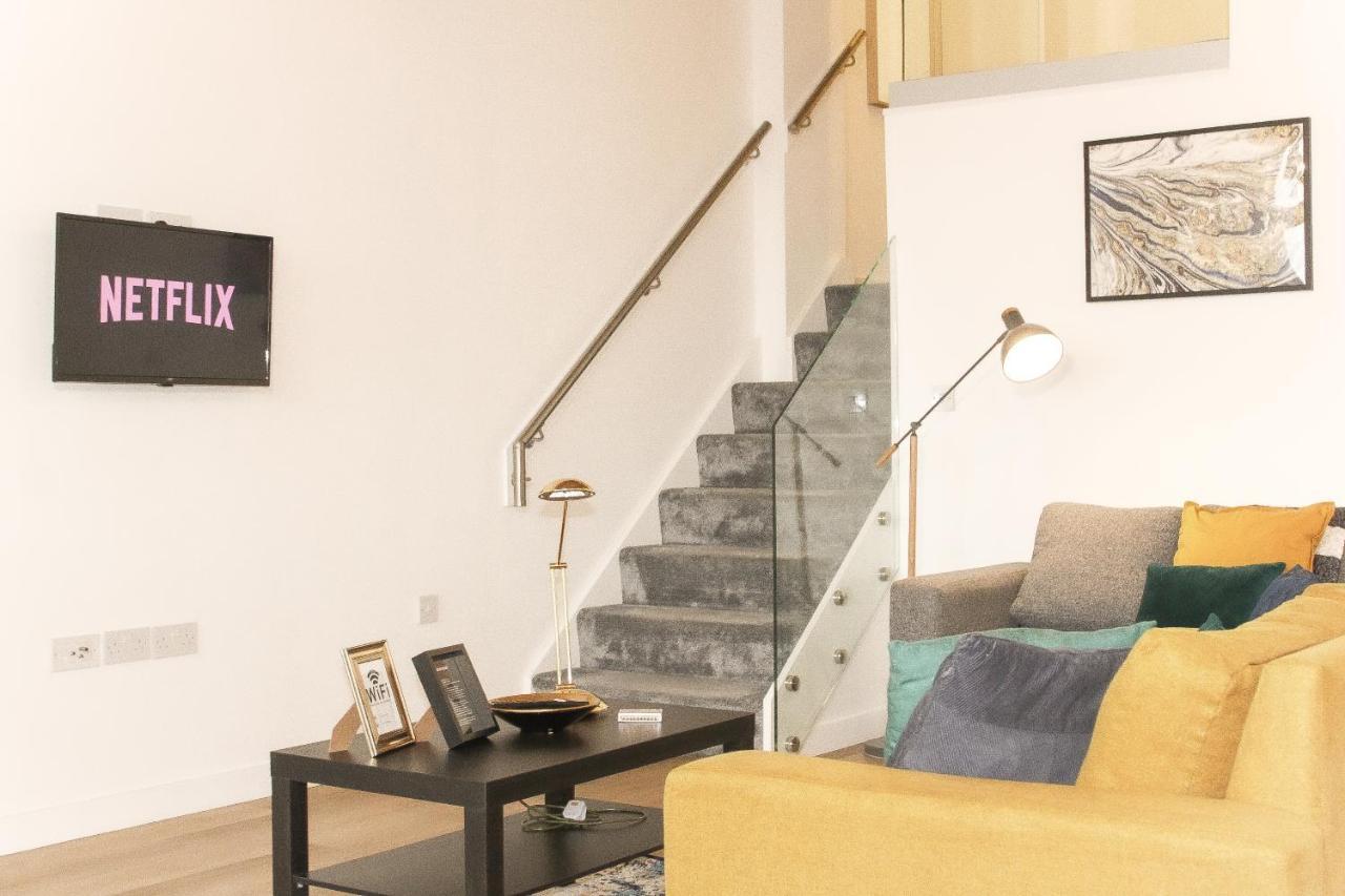 Modern Luxury Serviced Duplex Apartments By Repose- 150 Metro Court, West Bromwich Exterior foto