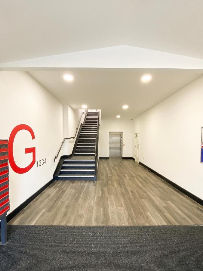 Modern Luxury Serviced Duplex Apartments By Repose- 150 Metro Court, West Bromwich Exterior foto