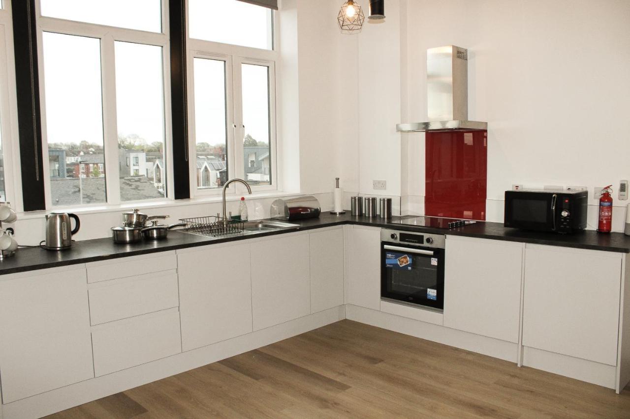 Modern Luxury Serviced Duplex Apartments By Repose- 150 Metro Court, West Bromwich Exterior foto